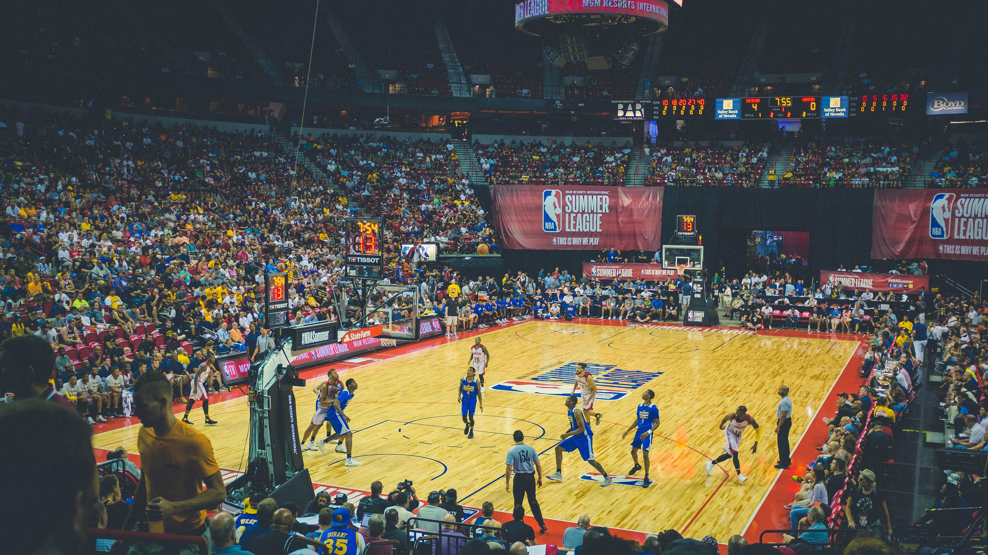 巴雷特:全黑队进攻阵型中的关键推动者,精准决策和传球让比赛更具深度